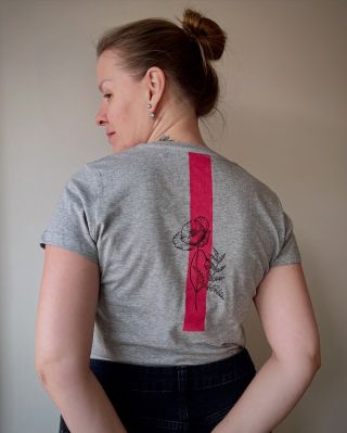 ❤️ MAKOVÝ PROUŽEK na přání Nevyhovuje vám bílé tričko? Řešení najdeme vždycky ať už pastelové, sytě barevné a nebo taky...